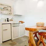 Heliopetra Punta * Chora