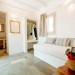 Heliopetra Punta * Chora