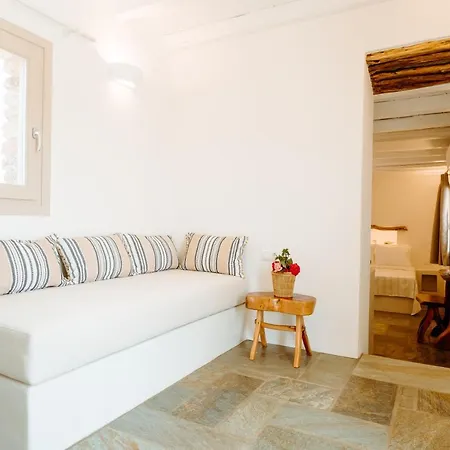 بيت للعطل Heliopetra Punta إيوس خورا
