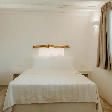 Heliopetra Punta إيوس خورا