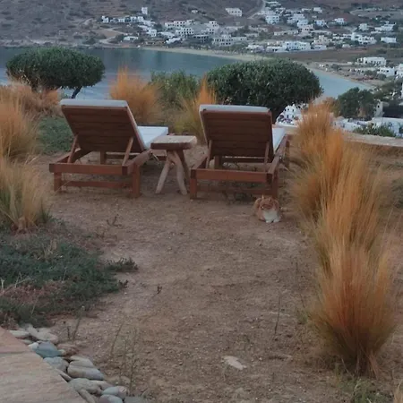 Heliopetra Punta بيت للعطل إيوس خورا