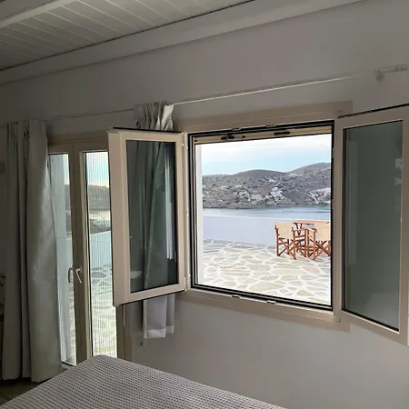 Heliopetra Punta إيوس خورا